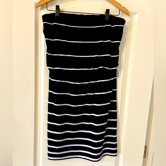 White House Black Market Dresses & Skirts - White House Black Market Strapless Mini Dress Women’s Size Small